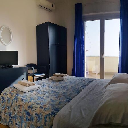 Brezza Di Mare Apartment Lido di Ostia Bagian luar foto