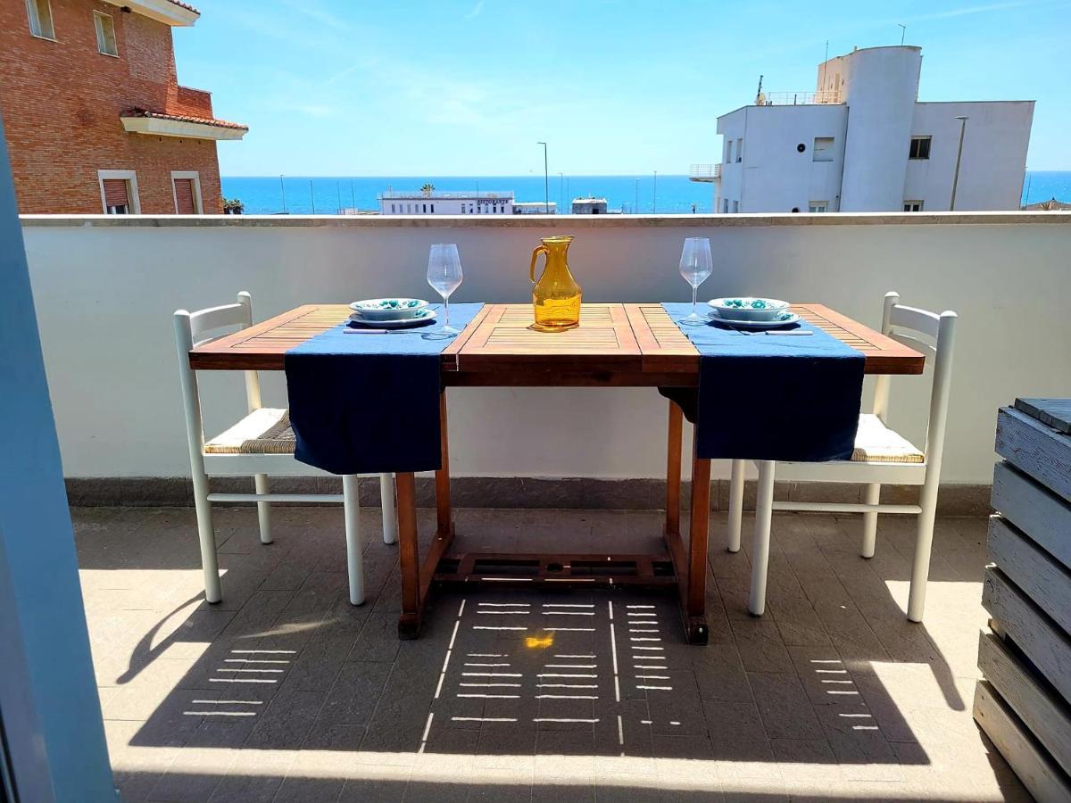 Brezza Di Mare Apartment Lido di Ostia Bagian luar foto