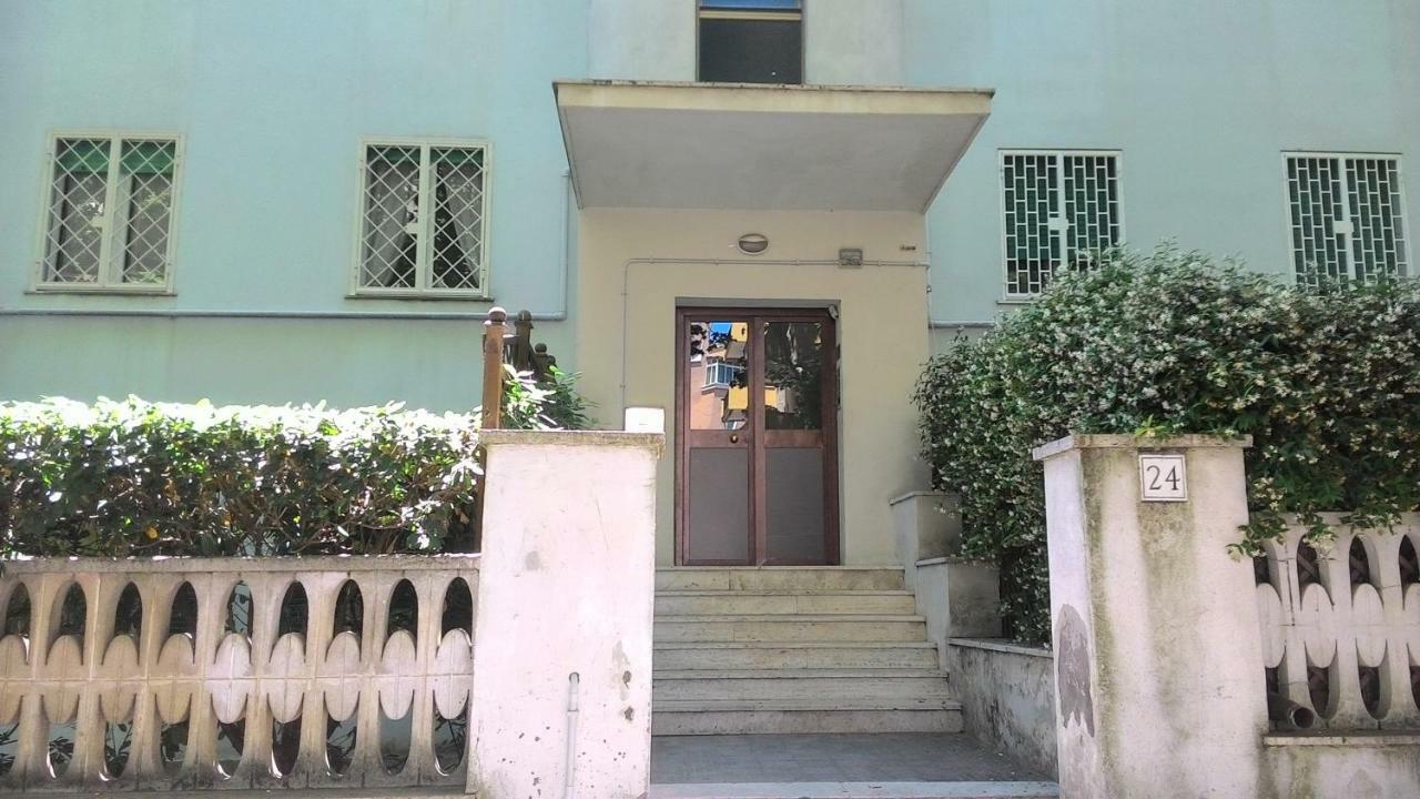 Brezza Di Mare Apartment Lido di Ostia Bagian luar foto
