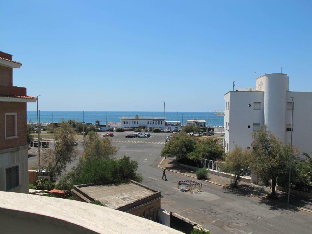 Brezza Di Mare Apartment Lido di Ostia Bagian luar foto