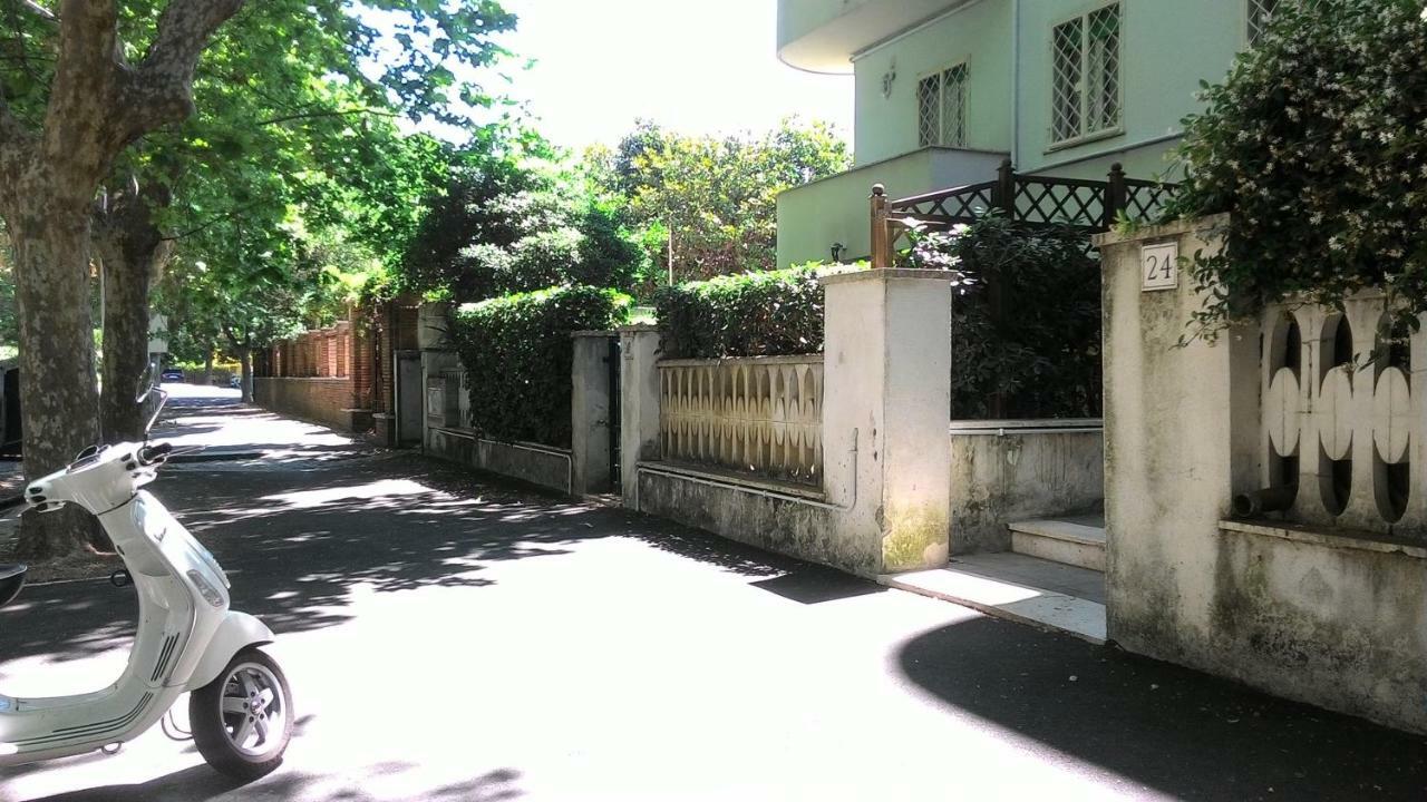 Brezza Di Mare Apartment Lido di Ostia Bagian luar foto