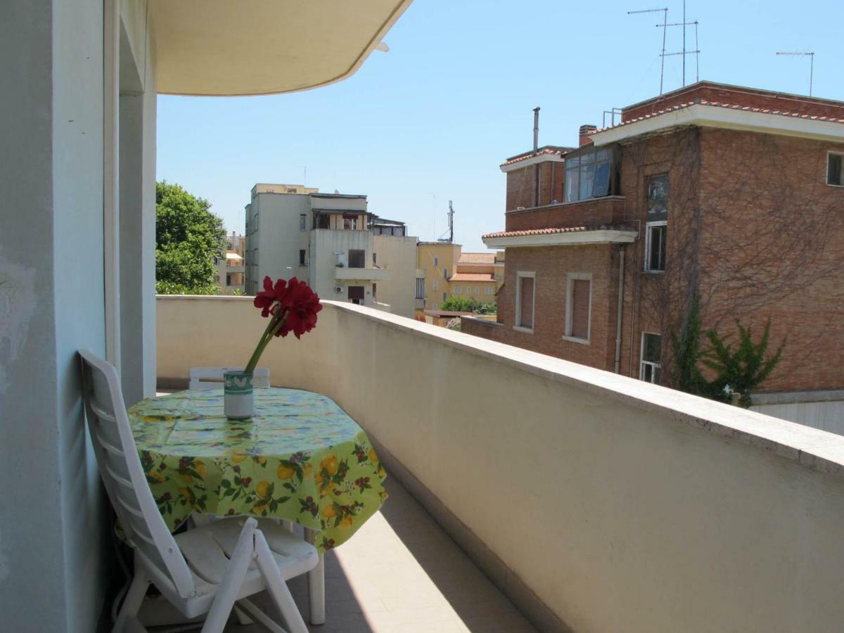 Brezza Di Mare Apartment Lido di Ostia Bagian luar foto