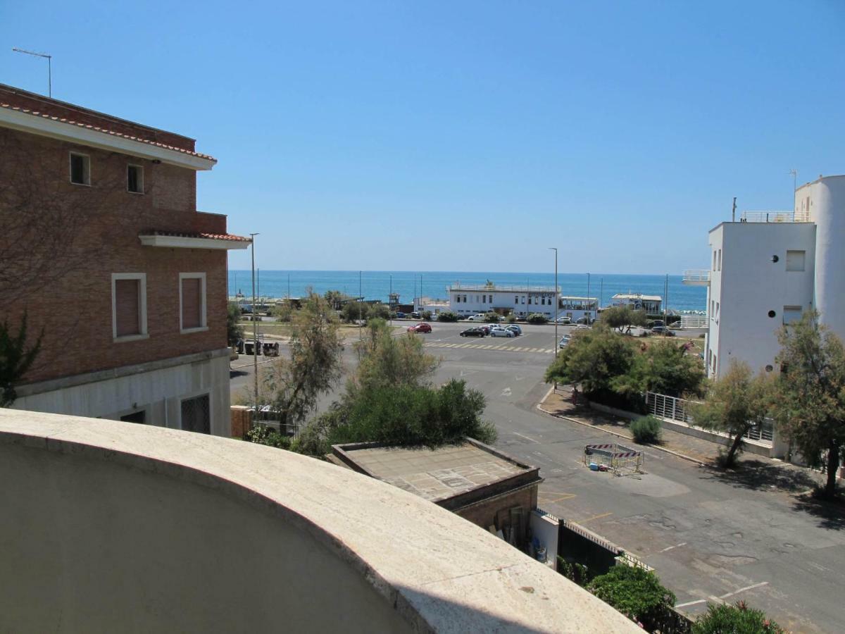 Brezza Di Mare Apartment Lido di Ostia Bagian luar foto