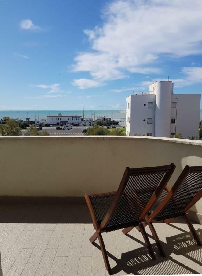 Brezza Di Mare Apartment Lido di Ostia Bagian luar foto